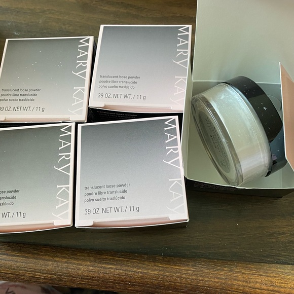 COPY - ♥️New♥️Mary Kay Translucent Powder (PRICE IS FOR ONE ONLY) - Picture 2 of 4